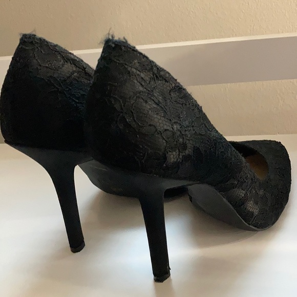 BARELY USED BCBG STILETTO POINTED HEELS - Picture 4 of 4